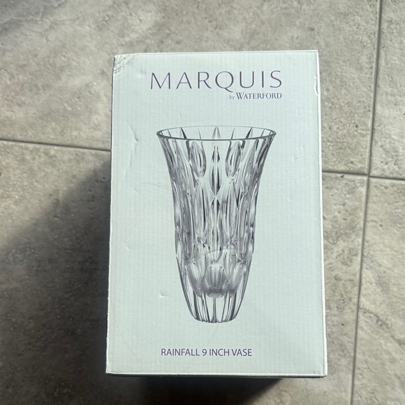 Marquis by Waterford Rainfall 9” vase. - Picture 4 of 6